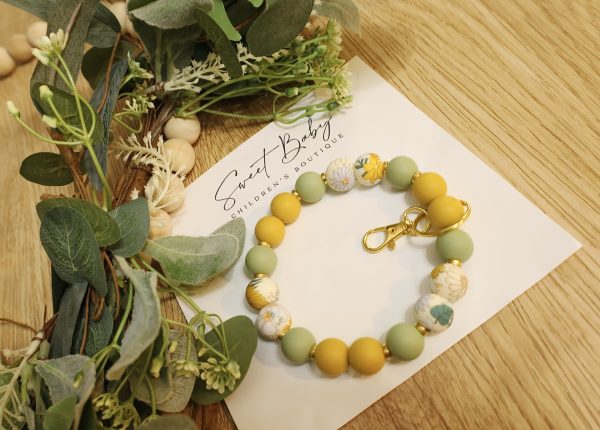 Green Chrysanthemum Wristlet